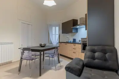 Image de Elegant and spacious 104 square meters apartment, perfect for four people, located on the ground floor of a historic building. The property is just steps from the Collegiate Basilica of San Sebastiano and the Cathedral Basilica of Maria Ss. ma