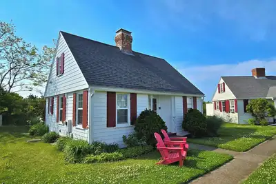 Image de Sweet 2bd Beach Point Cottage--Direct Beach Access, A/C, Patio & Outdoor Shower