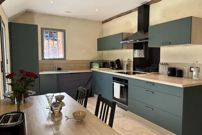 Image de Gîte Écologique Accueillant en Sologne Bourbonnaise, Animaux Acceptés, Parking