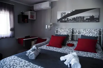 Image de Romeo & Juliet - Modern & Stylish Studio: Acropolis & Park Views