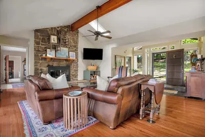 Image de Hickory Haven-Direct Lake Access-Furnished Patio