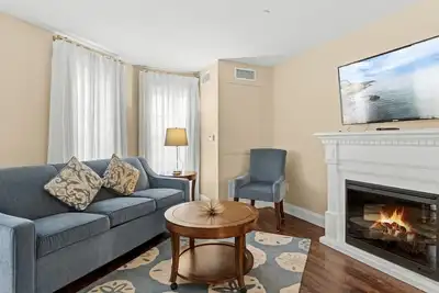 Image de York Beach, Maine | Coastal Studio with Ocean Peek + Resort Amenities