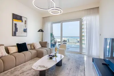 Image de Skyline Serenity – Luxury Beachfront Living