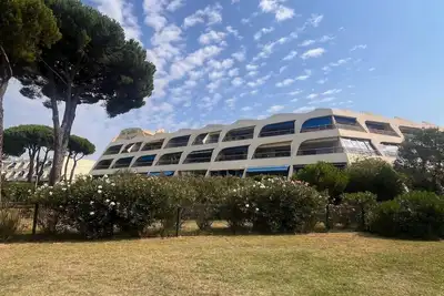 Image de Ecrin de douceur à Port-Camargue (piscine/parking)