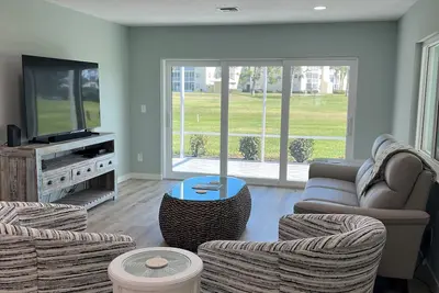 Image de New, New, New! Super inviting sunshine filled Villa on Golf Course in Venice, Fl