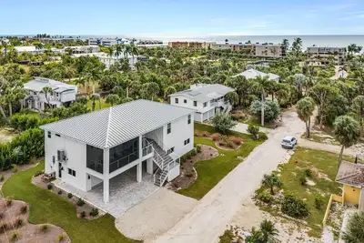 Image de Sanibel! 4bd/3ba 5bds 1-min walk to private beach!