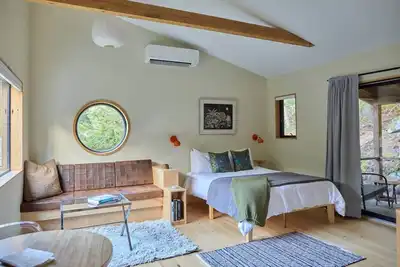 Image de Spruce Studio: Near Beach+FirePit+Pond+Heat/Ac+Fast WiFi