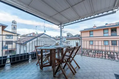 Image de Penthouse in downtown with terrace and solarium overlooking the lake