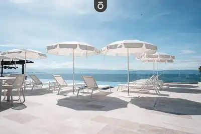 Image de Panarea 1a | Oceanfront 4br w/ Beach & Rooftop Pools + Gym + Housekeeping