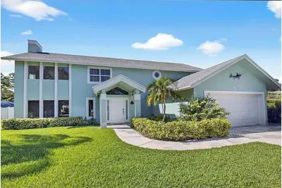 Image de Private luxury home with a pool; close to I-95, dining, shopping & beaches!