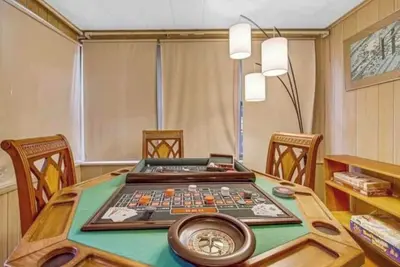 Image de Hardrock Hide-Away! 5-bedroom house with 5 queen beds. Close to Casino