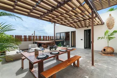 Image de Penthouse w/ Rooftop Plunge Pool & Distant Ocean