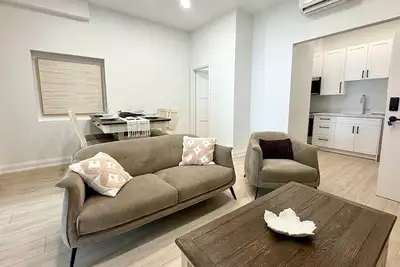 Image de 1 | Loft Queen Street East - Sleeps 4