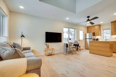 Image de < 1 Mi to Carleton College: Wfh-Friendly Apartment