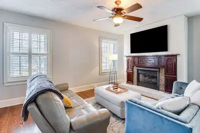 Image de Pool, Patio & Putting Green: Manchester Getaway