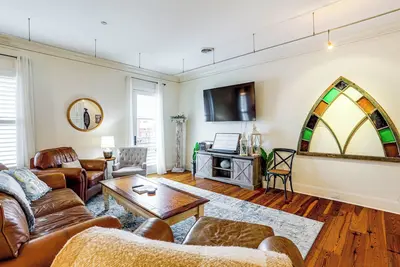 Image de Steps to Oxford Square: Ole Miss Game Day Condo