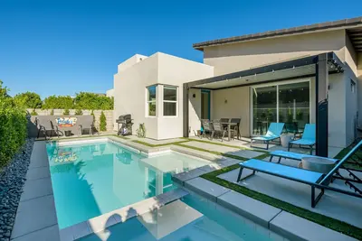 Image de Solara - 2 homes in 1. Well Priced. New. Gated. Sleeps 9.