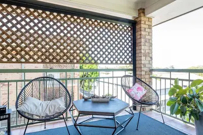 Image de City Pulse Hideaway Steps to Valley & Cbd