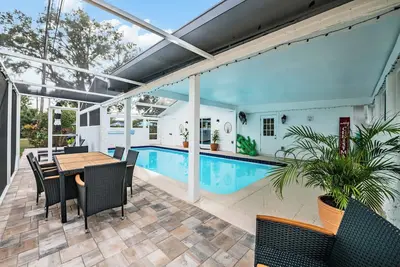 Image de New Waterfront Heated Pool Dogs Allowed Near Beach Family