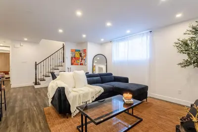 Image de Chic City Hideaway | Vibrant Heart of Montréal