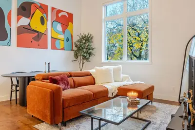 Image de Urban Haven | Modern Comfort in Downtown Mtl