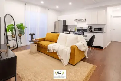 Image de Stylish Retreat Near Crescent & Sainte-Catherine