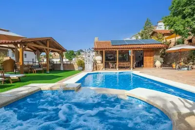 Almoguer Rural Complex