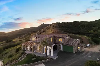 Image de Malibu Tuscan Villa; Ocean View & Spacious Retreat