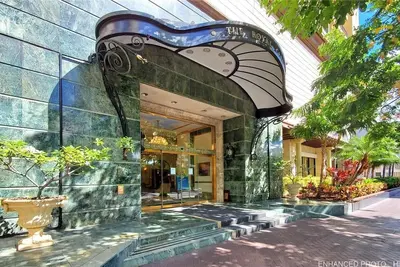 Image de Three Bedroom Plus separate Studio on same floor ocean View.