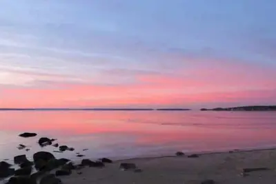 Image de Sweet-3br, Walk to Beach, Fenced Yard, Great for Families and Travel Nurses