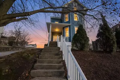 Entire Modern Retreat -  2 Homes + Decks & Parking