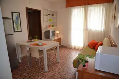 Image de Appartement de vacances avec climatisation et balcon avec vue sur la mer