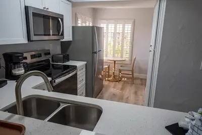 Image de No Fees-Quiet beachfront condo, full amenities by lighthouse, with pool.