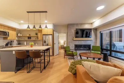 Image de Alpine Ascent - 3bd lock-off, 3 patios, mtn view