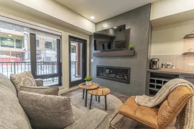 Image de Rocky Mountain Hideaway – Pool & Trainside Charm