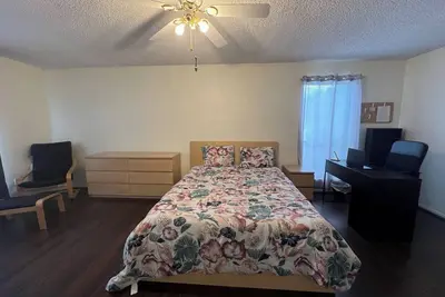 Image de Location, Elegant Master Suite with Private Bath in the Heart of Dallas Awaits! !