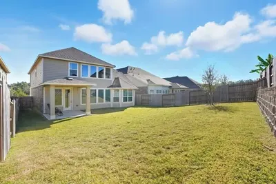 Image de Bright Retreat • Loft View + Big Backyard