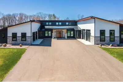 Luxury Waterfront Retreat in Schofield