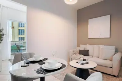 Image de StayShort - Chic studio in Production City that sleeps 4!