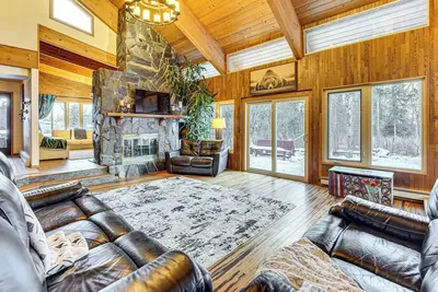 Hike, Ski & Soak! Spacious Anchorage Getaway
