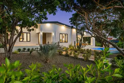 Image de 3br Stylish Family House | 3 Bath | Bbq | Pool