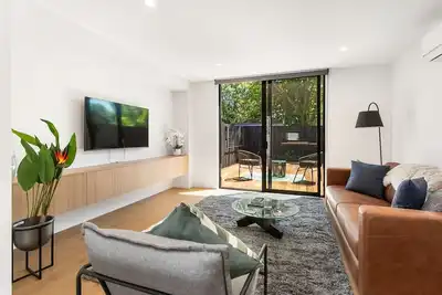 Image de New Tastefully Designed 2 Bdrm 2Bthrm Free Park