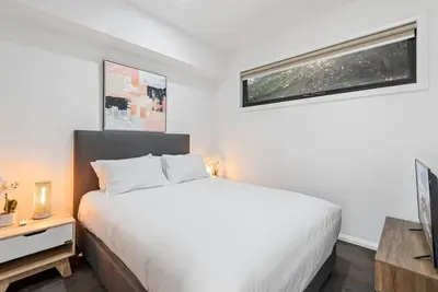 Image de Retraite confortable de 2 chambres avec balcon et parking