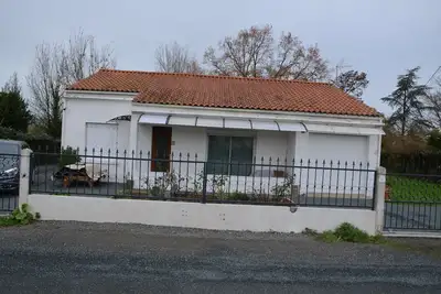 Image de bord de riviere, 30mn La Rochelle/ ile de ré, 500 M commerce;. animaux acceptés