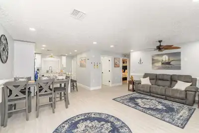 Image de Elegant 2/1 Retreat · Near Downtown & Beach