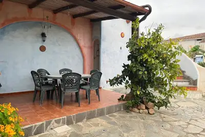 Image de Maison de vacances 'Orosei Domo' avec vue montagne, terrasses privées et climatisation