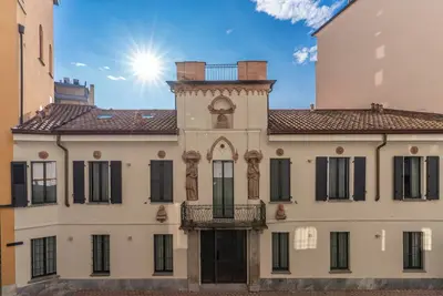 Seety Porta Romana Statue