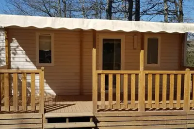 Mobil-home confortable avec terrasse à Saint-Gérons
