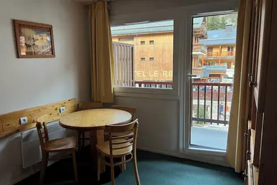 Image de Prix Exceptionnel Méribel centre ski au pied avec parking casier a ski et balcon