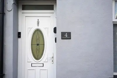 Image de Comfortable 4-Bedroom House in Merthyr Tydfil | Ideal for Work & Leisure